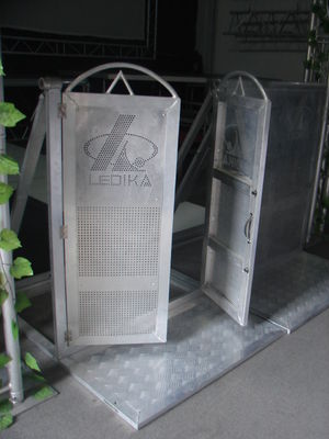 Maximize Security And Comfort With Aluminum Crowd Control Barriers